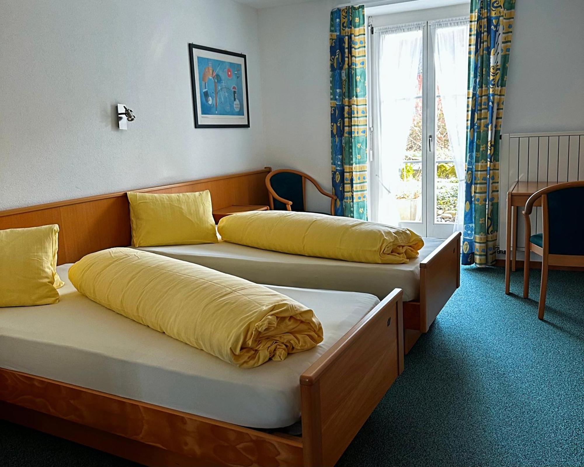 Hotel Löwen Monchaltorf Exteriör bild