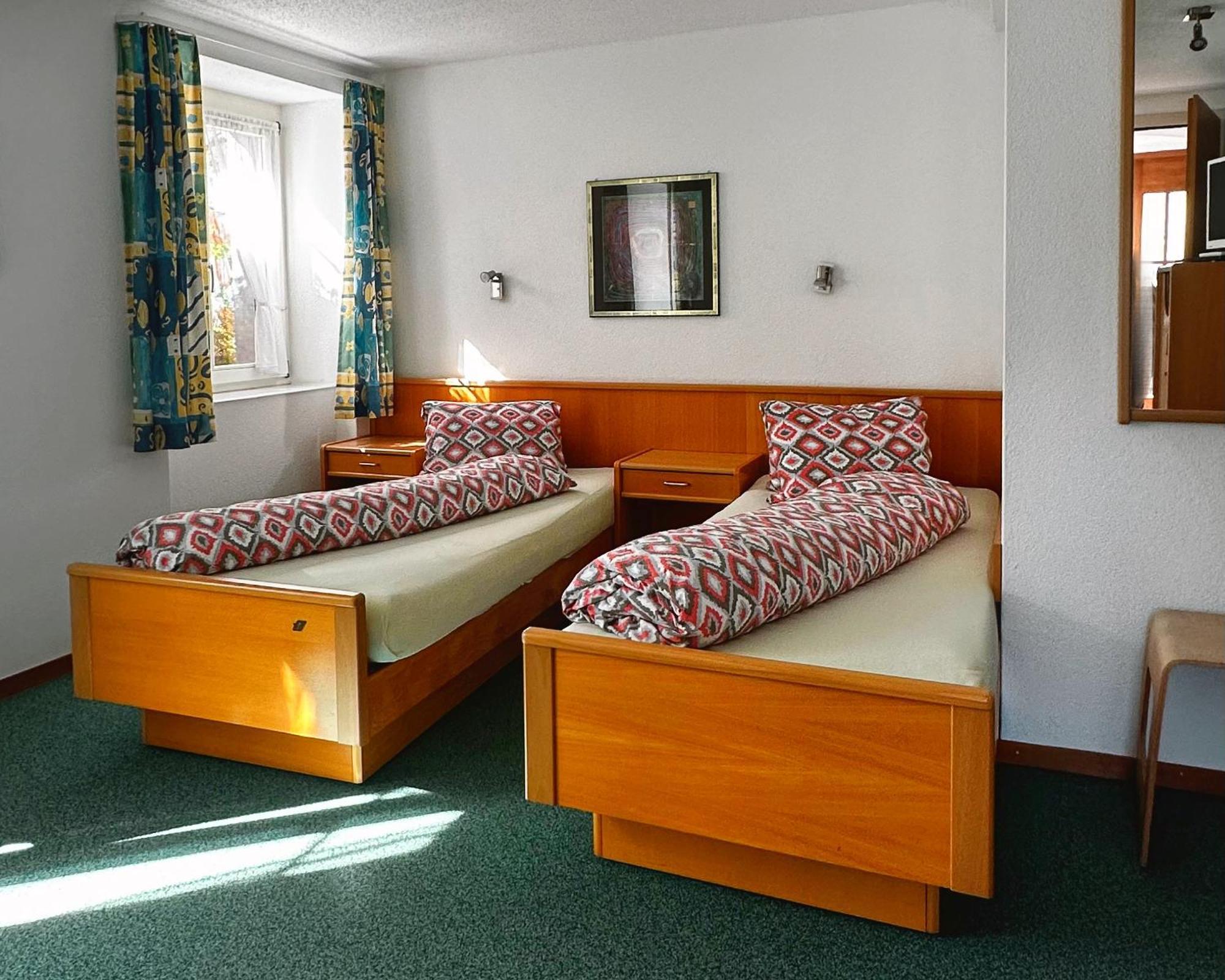 Hotel Löwen Monchaltorf Exteriör bild